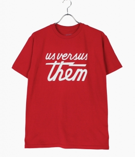<img class='new_mark_img1' src='//img.shop-pro.jp/img/new/icons24.gif' style='border:none;display:inline;margin:0px;padding:0px;width:auto;' />�� 40%OFF! �ۡ�Us Versus Them��MAGNUM TEE DARK RED