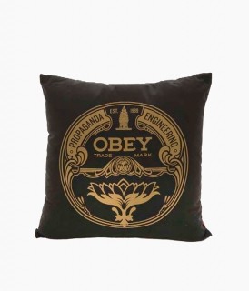<img class='new_mark_img1' src='//img.shop-pro.jp/img/new/icons24.gif' style='border:none;display:inline;margin:0px;padding:0px;width:auto;' />�� 40%OFF! �ۡ�OBEY��LOTUS BADGE PILLOW�ʥ��å�����դ���